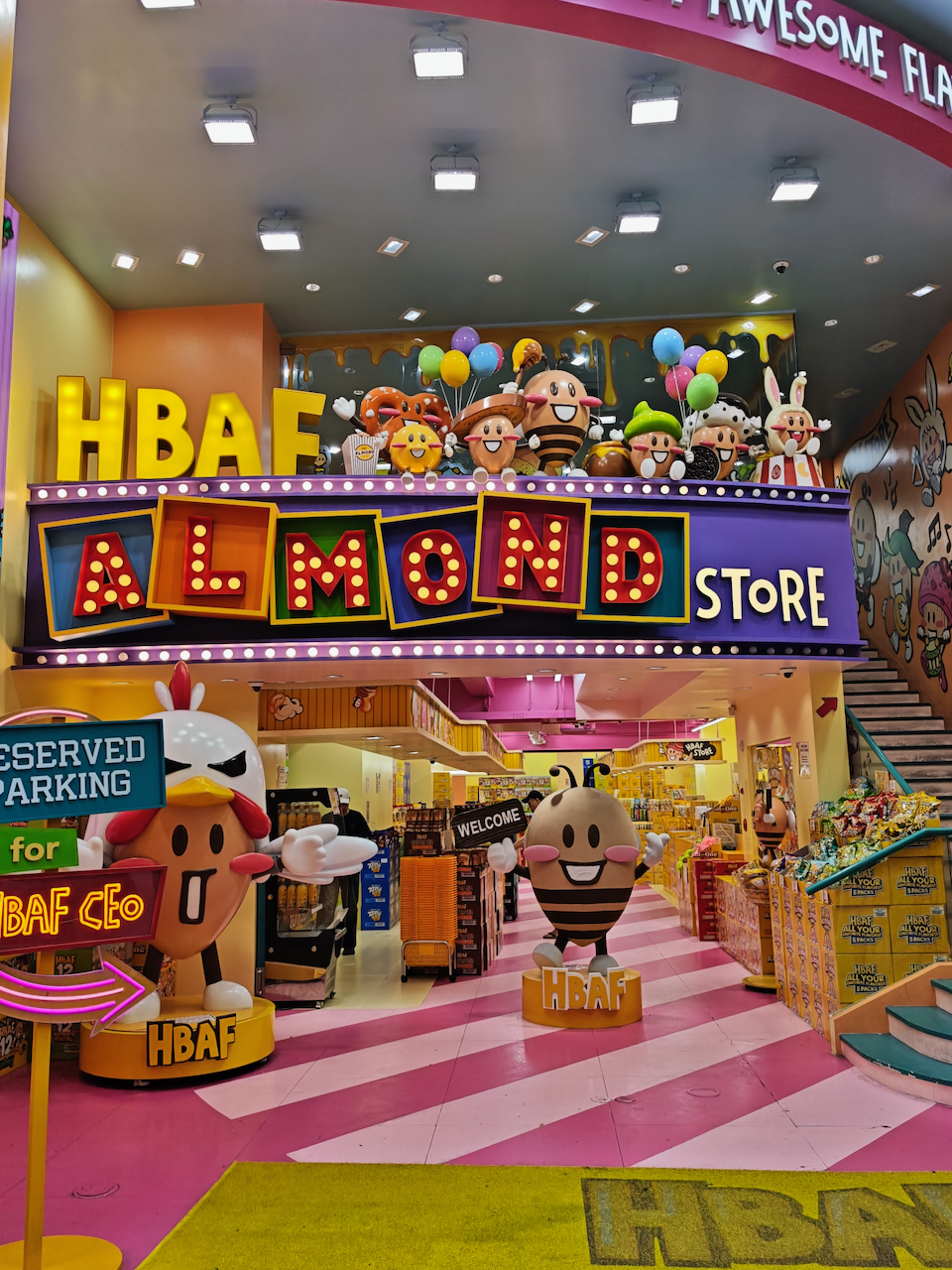 明洞 Almond Store 内部陈列