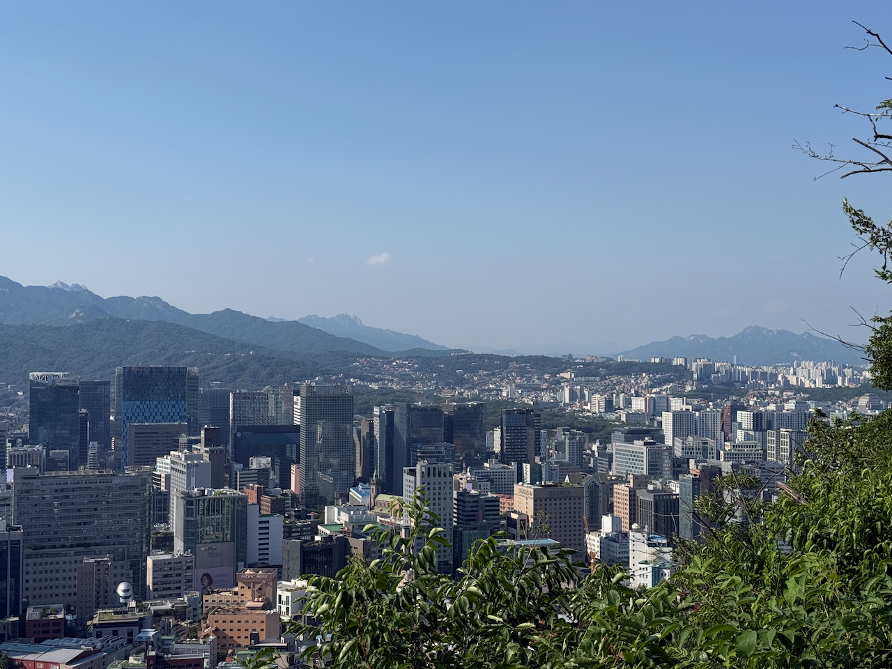 首尔山腰的木台阶 16:42:14